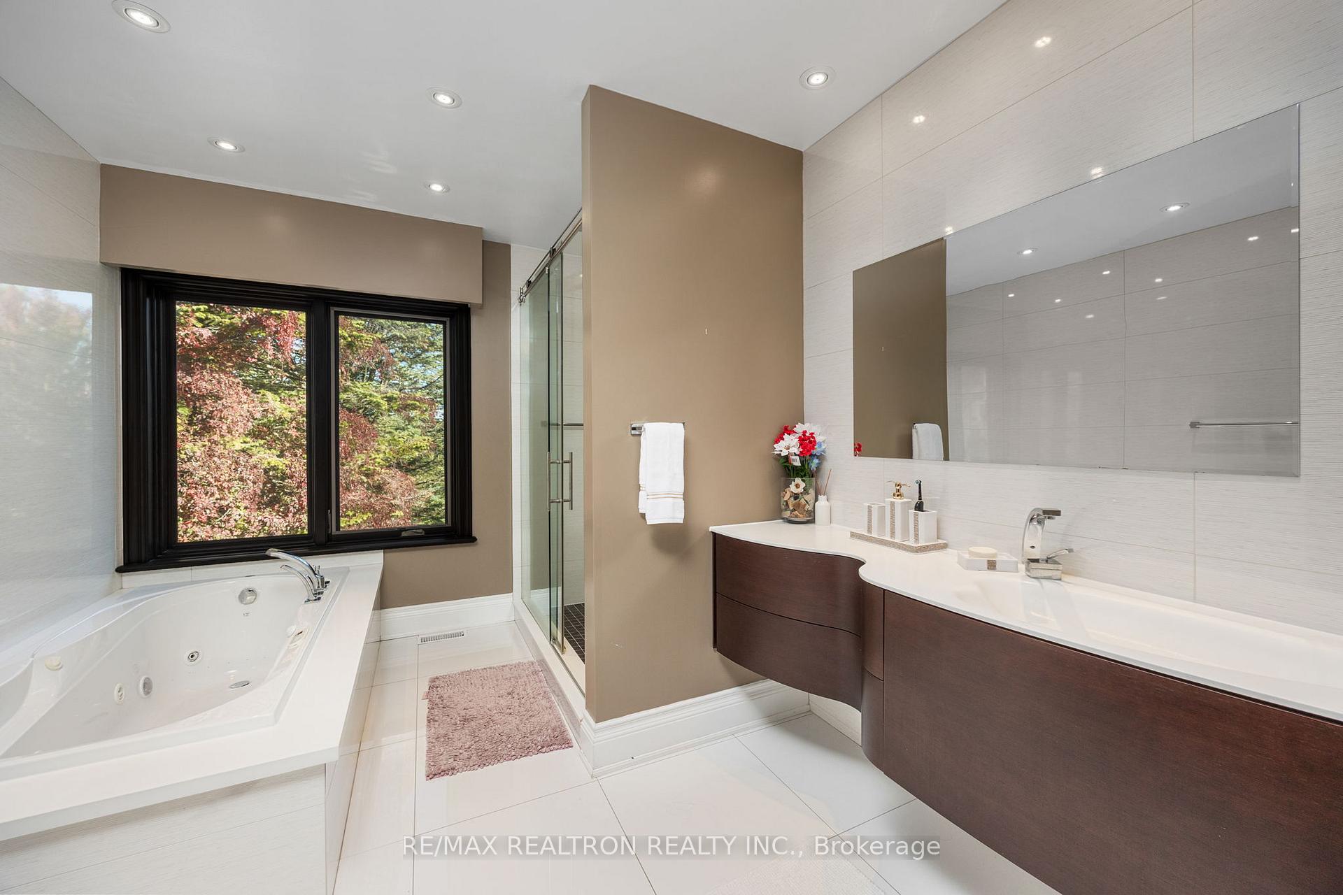 Photo 24 of 80 Forest Grove Drive, North York, Bayview Village — HOMEH