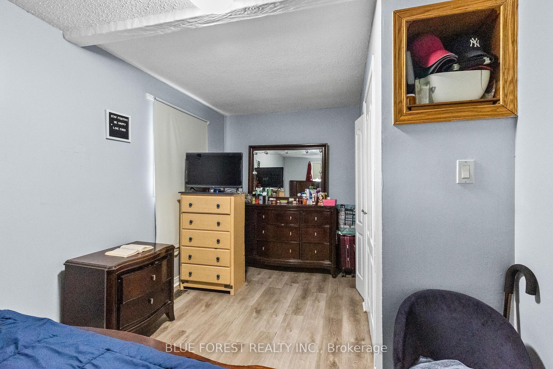 Photo 13 of 69 Connaught Avenue, London, East G — HOMEH