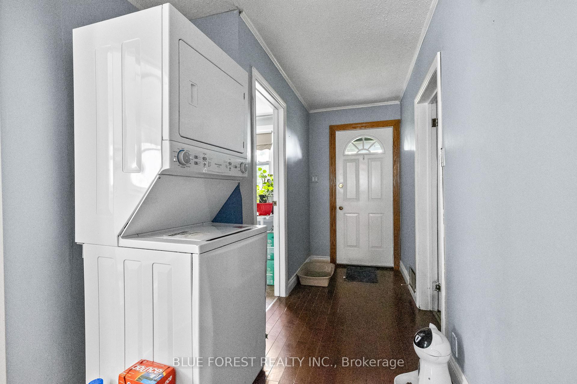 Photo 14 of 69 Connaught Avenue, London, East G — HOMEH