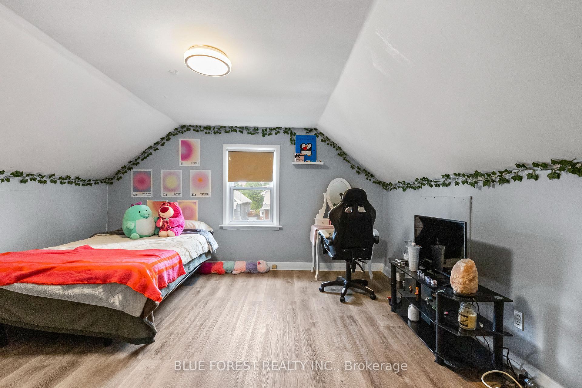 Photo 15 of 69 Connaught Avenue, London, East G — HOMEH