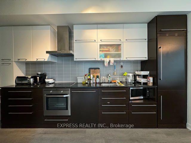 Front of Unit 912 Br 2, 770 Bay Street