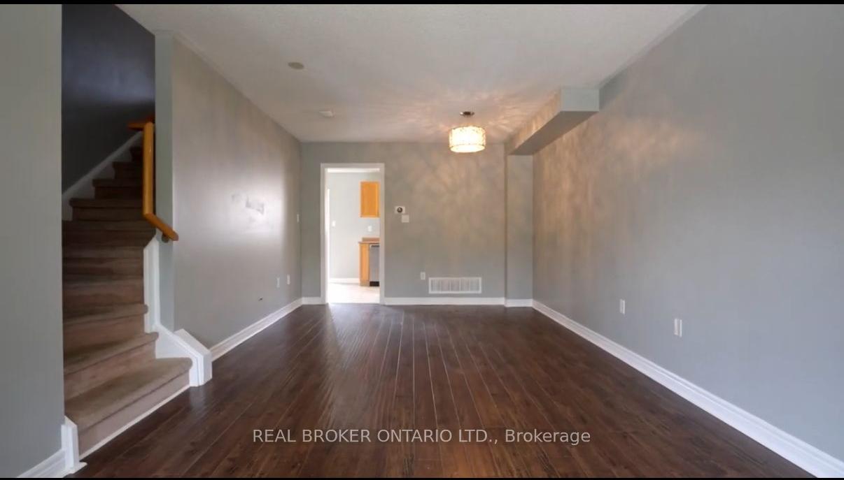 Photo 3 of 176 Thrushwood Drive, Barrie, 400 West — HOMEH