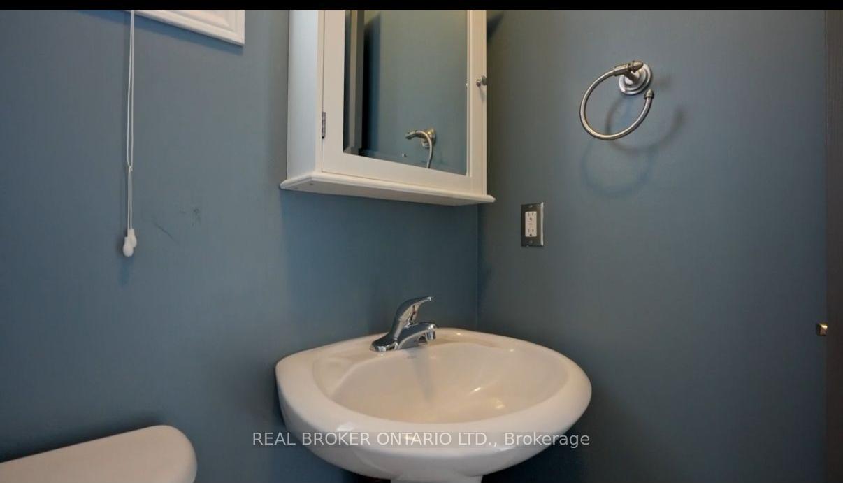 Photo 5 of 176 Thrushwood Drive, Barrie, 400 West — HOMEH