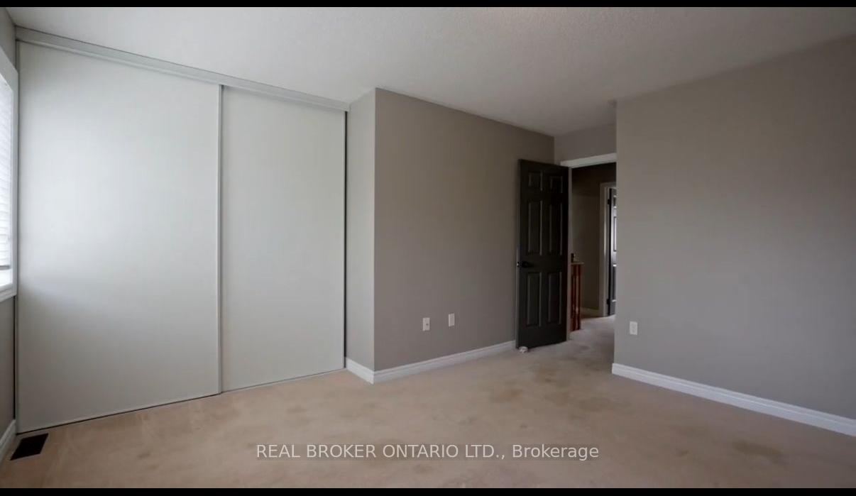 Photo 6 of 176 Thrushwood Drive, Barrie, 400 West — HOMEH