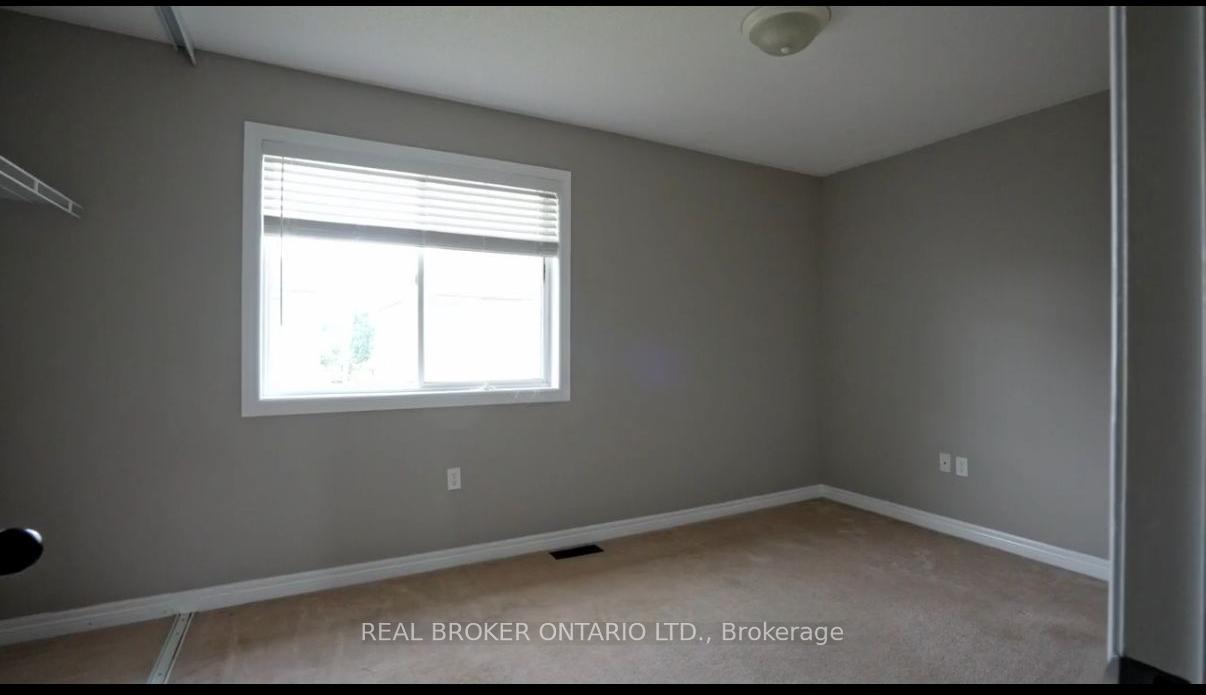 Photo 11 of 176 Thrushwood Drive, Barrie, 400 West — HOMEH