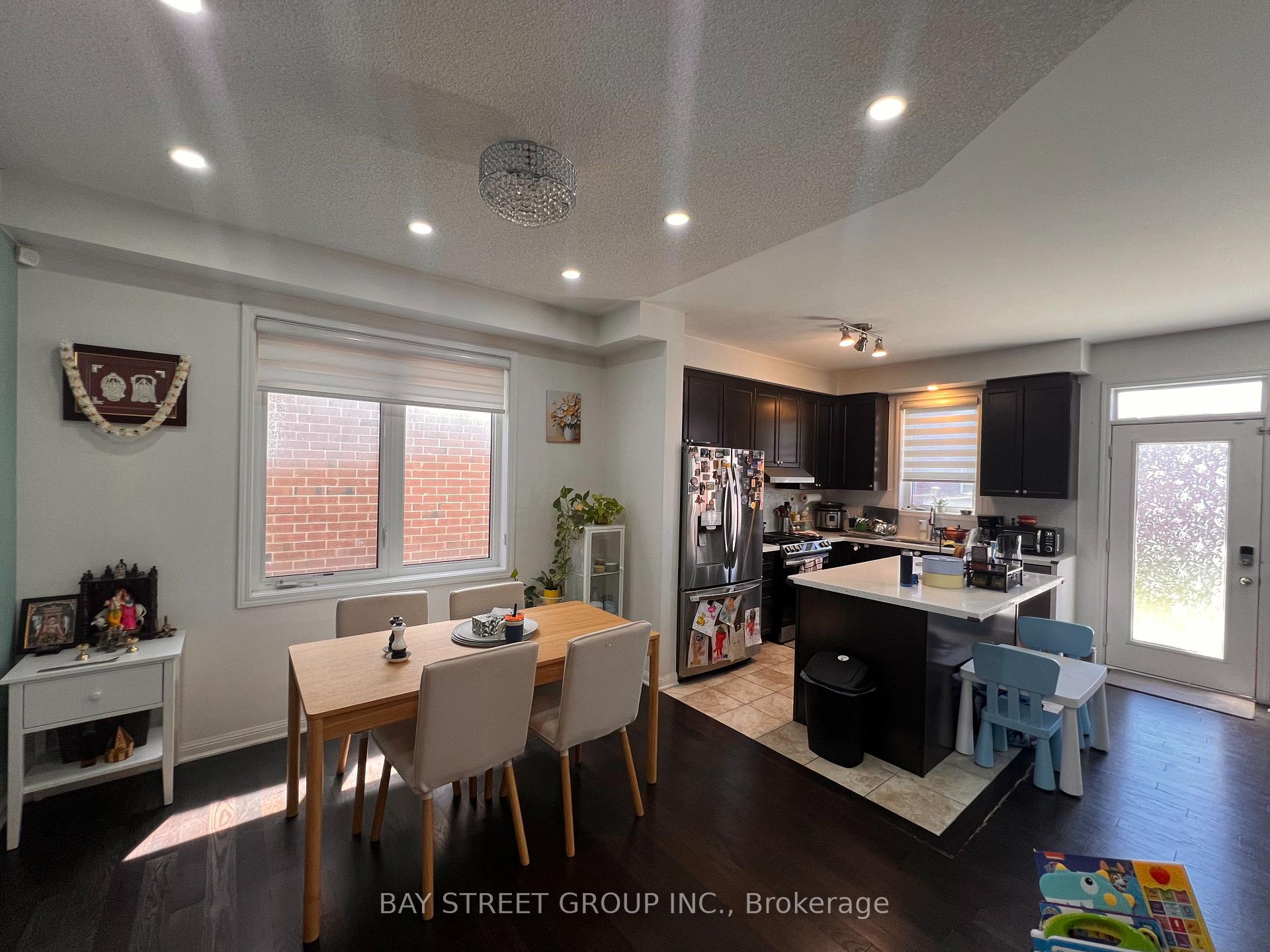Photo 5 of 66 Robert Parkinson Drive, Brampton, Northwest Brampton — HOMEH