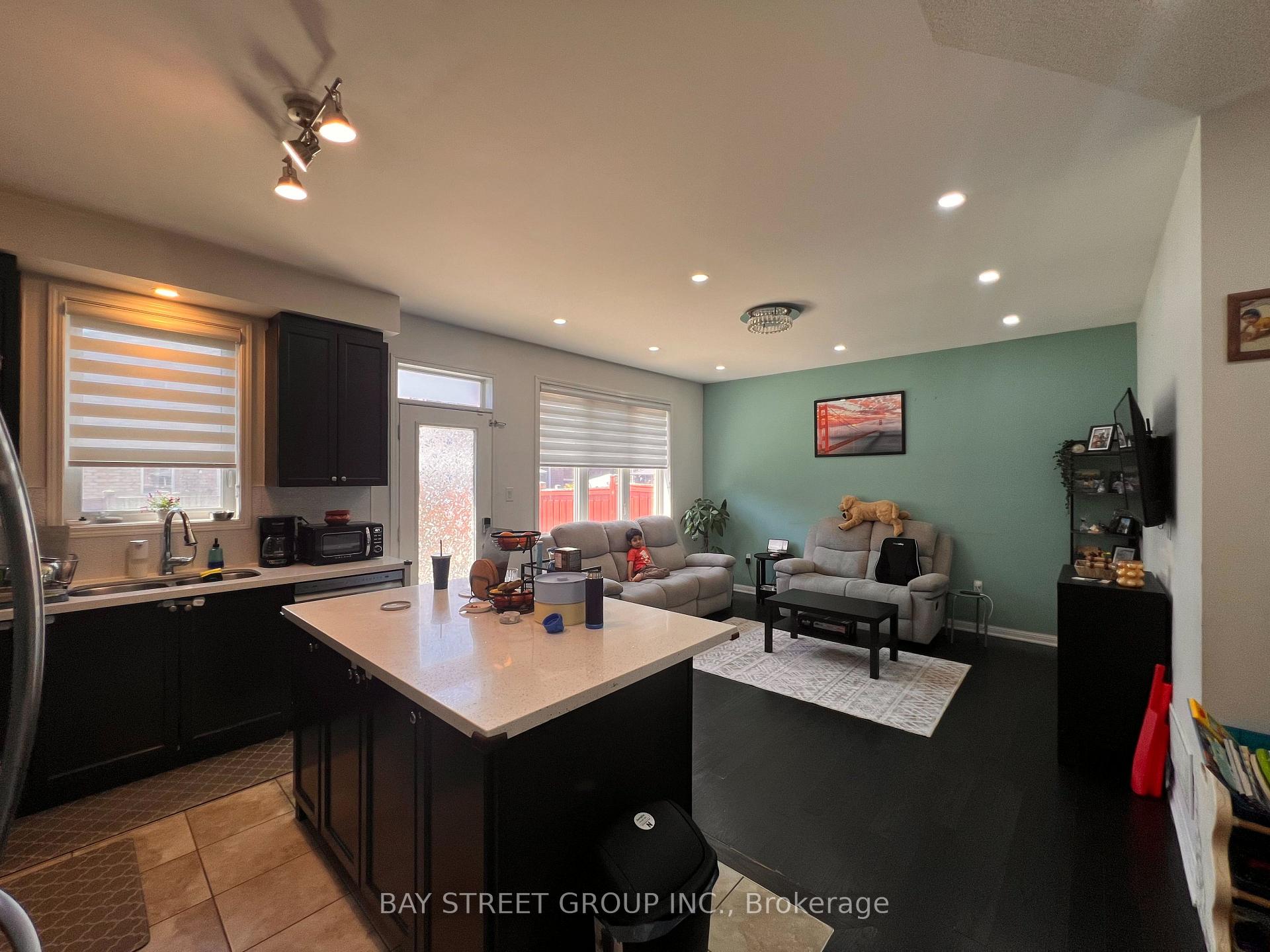 Photo 8 of 66 Robert Parkinson Drive, Brampton, Northwest Brampton — HOMEH