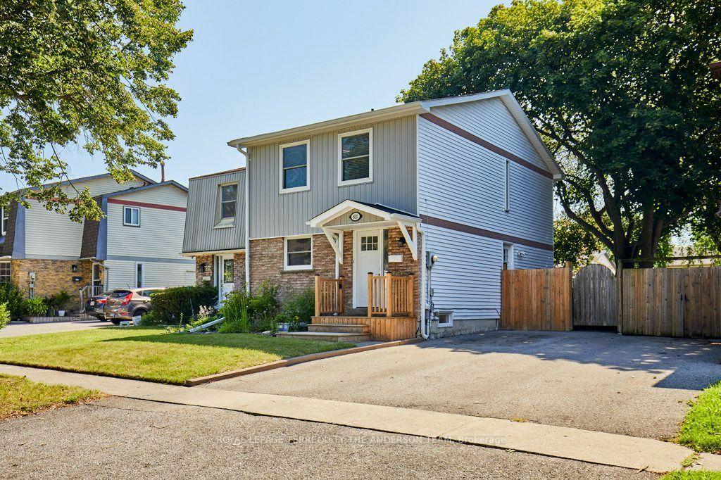 Photo 2 of 831 Gentry Crescent, Oshawa, Eastdale — HOMEH