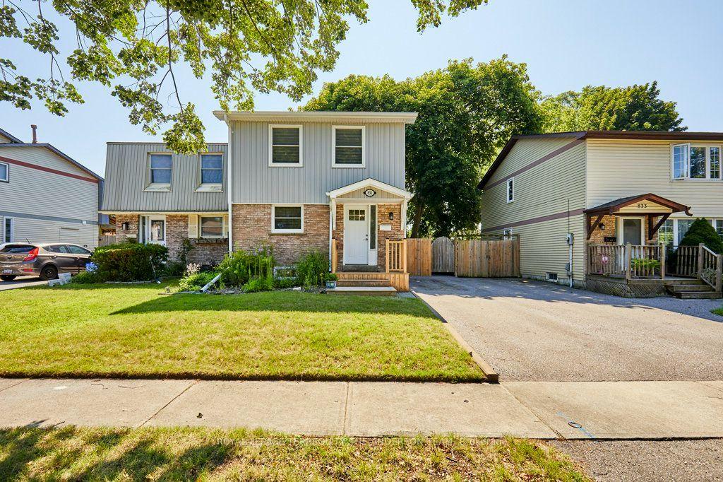 Photo 3 of 831 Gentry Crescent, Oshawa, Eastdale — HOMEH