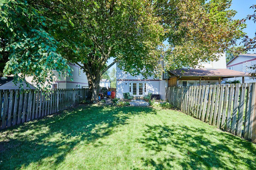 Photo 6 of 831 Gentry Crescent, Oshawa, Eastdale — HOMEH