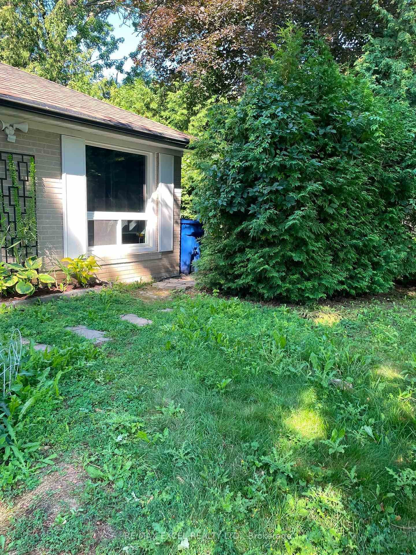 Photo 2 of Unit Basement, 23 Algonquin Crescent, Aurora, Aurora Heights — HOMEH