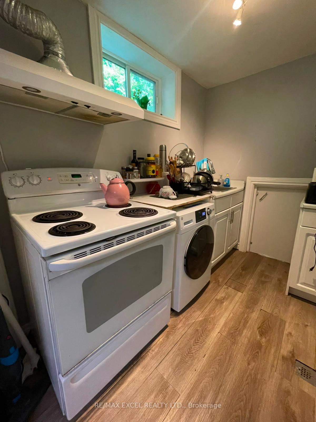 Photo 8 of Unit Basement, 23 Algonquin Crescent, Aurora, Aurora Heights — HOMEH