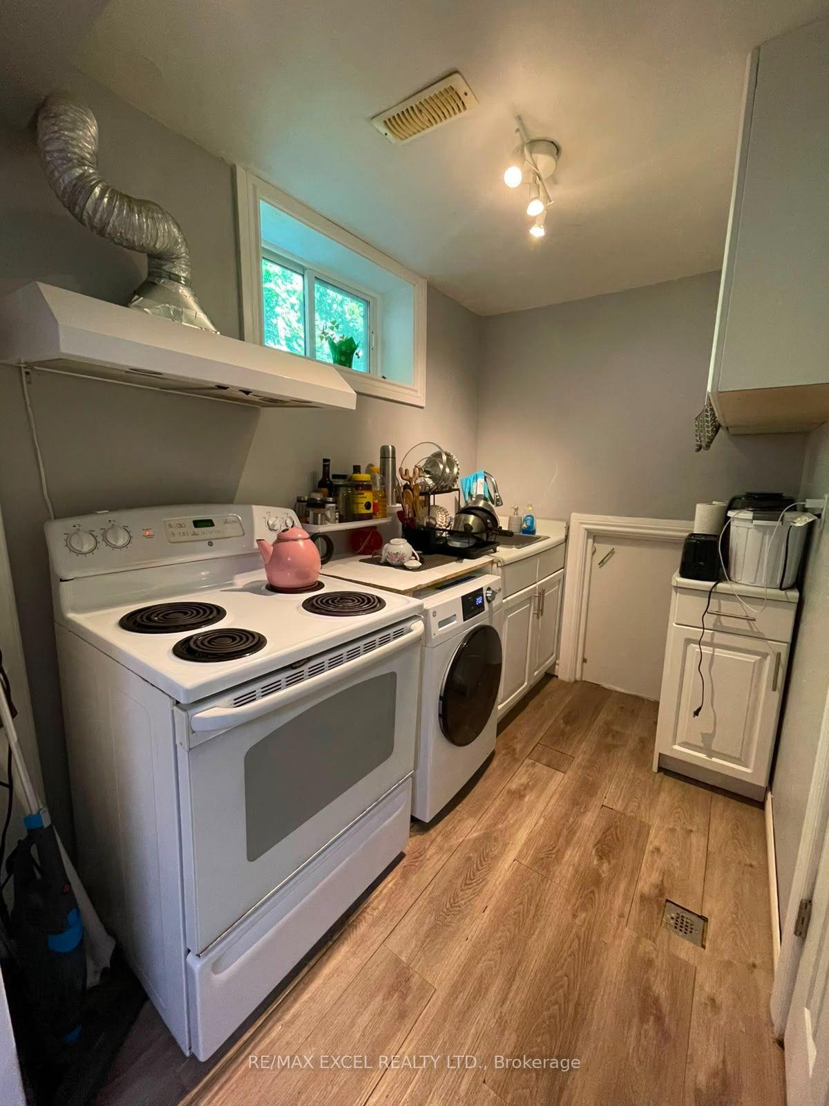 Photo 9 of Unit Basement, 23 Algonquin Crescent, Aurora, Aurora Heights — HOMEH