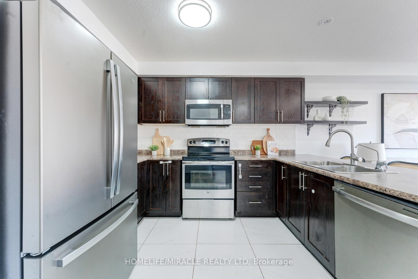 Photo 13 of 65 Renfrew Street, Kitchener, Huron Park — HOMEH