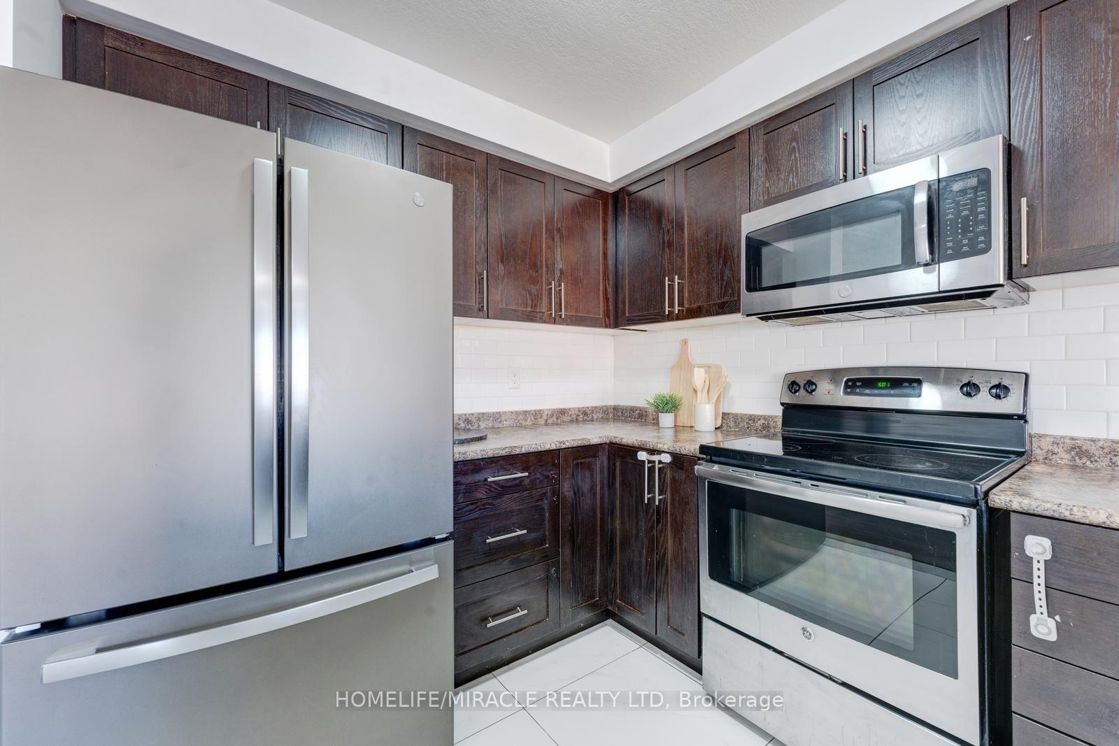 Photo 14 of 65 Renfrew Street, Kitchener, Huron Park — HOMEH