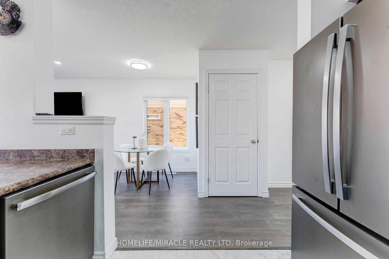 Photo 16 of 65 Renfrew Street, Kitchener, Huron Park — HOMEH