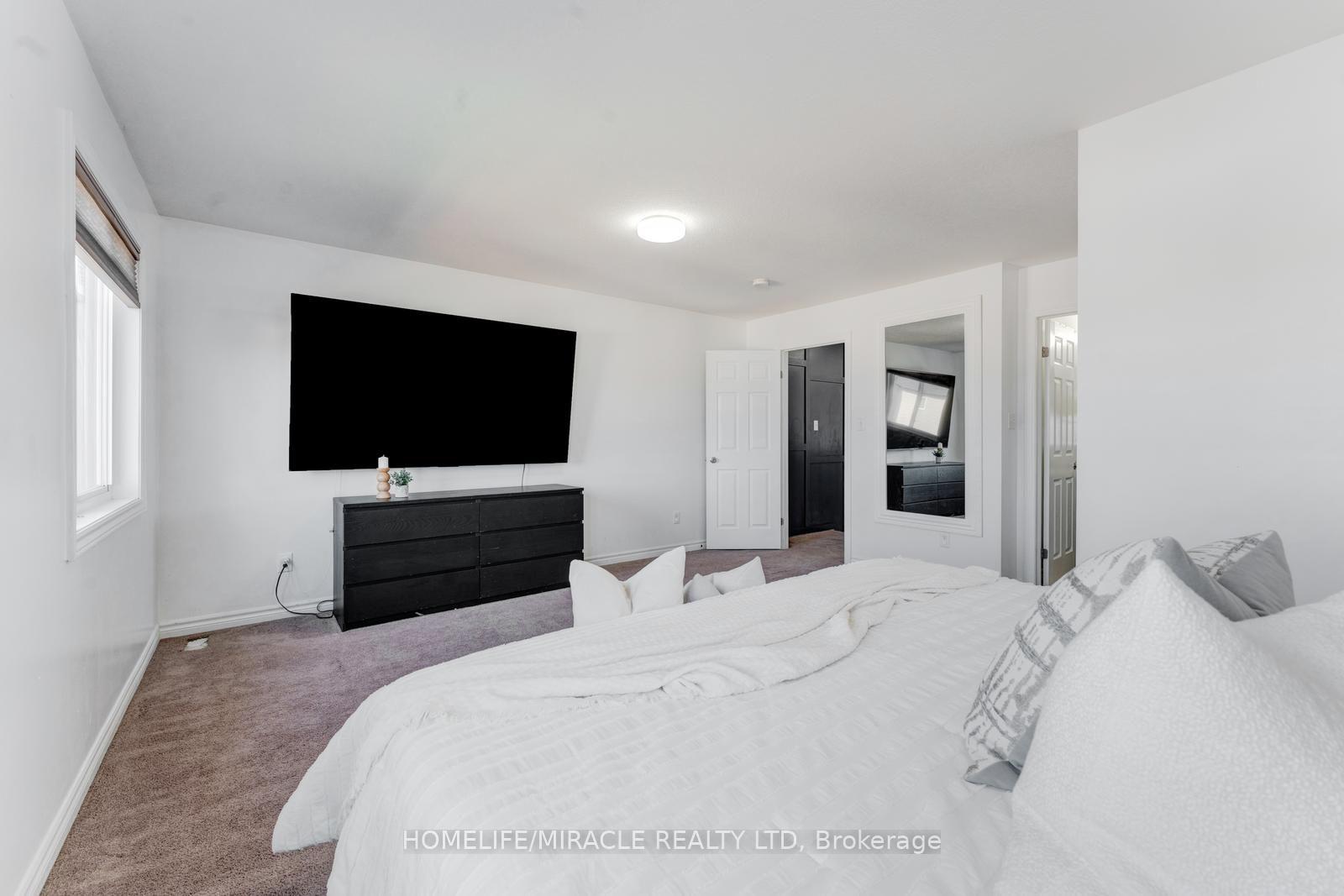 Photo 28 of 65 Renfrew Street, Kitchener, Huron Park — HOMEH