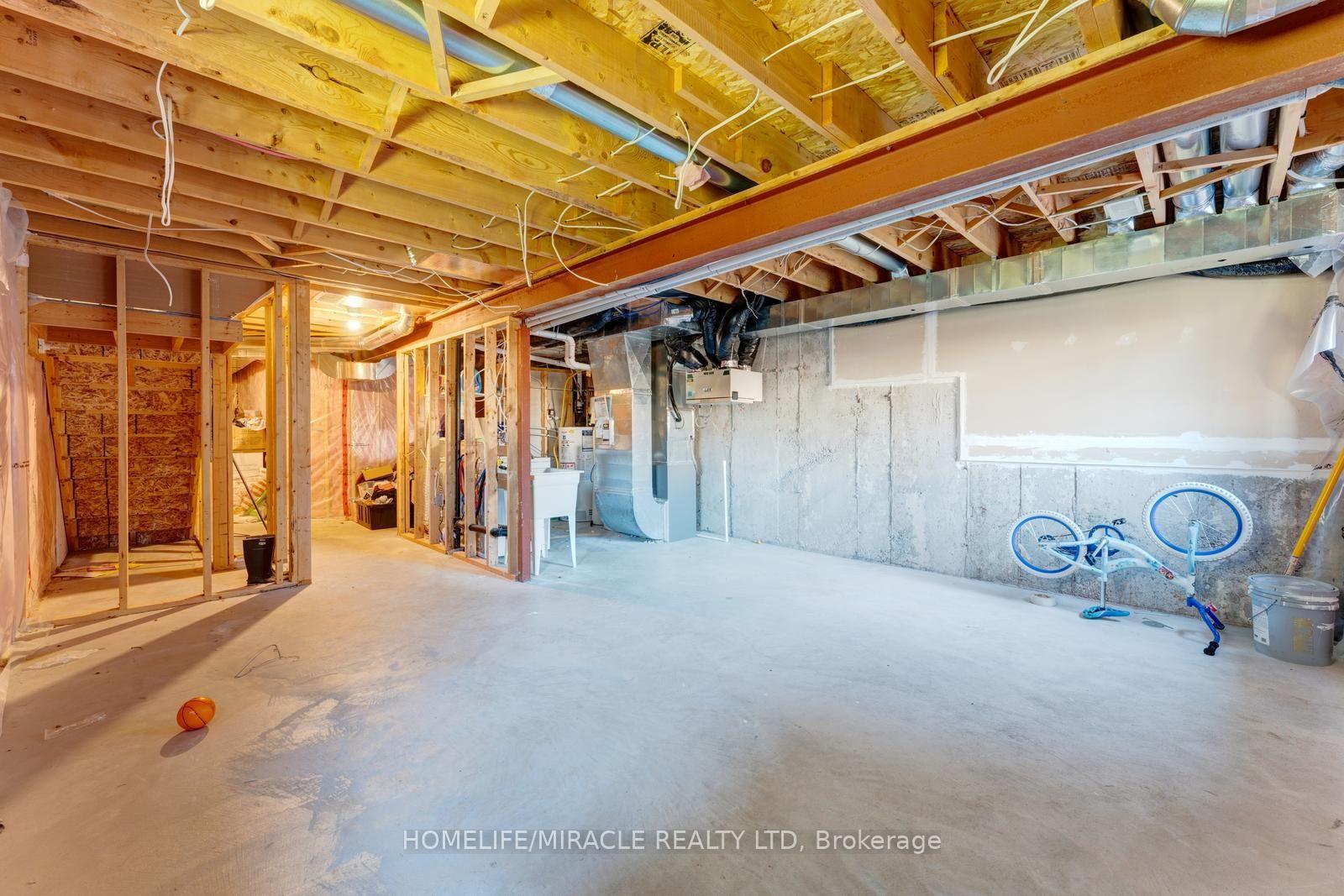 Photo 33 of 65 Renfrew Street, Kitchener, Huron Park — HOMEH