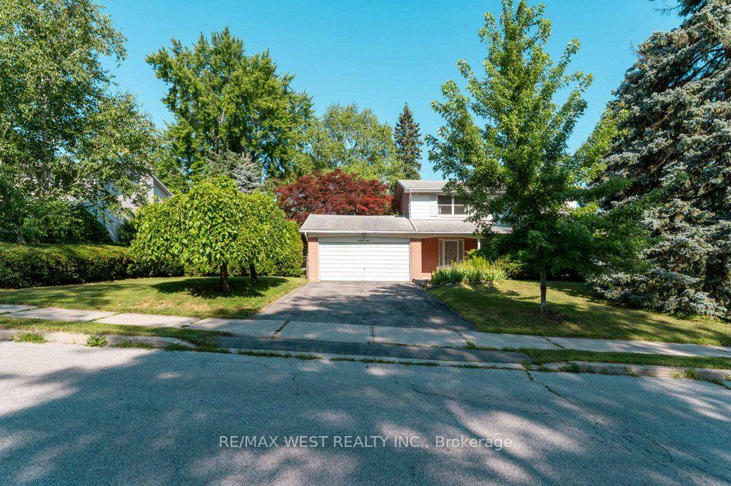 Photo 3 of 2 Robinter Drive, North York, Newtonbrook East — HOMEH