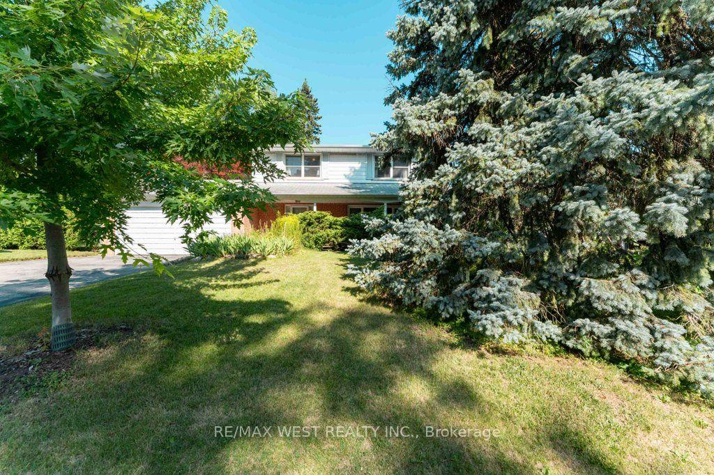 Photo 5 of 2 Robinter Drive, North York, Newtonbrook East — HOMEH