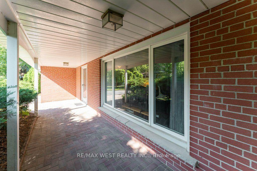 Photo 9 of 2 Robinter Drive, North York, Newtonbrook East — HOMEH