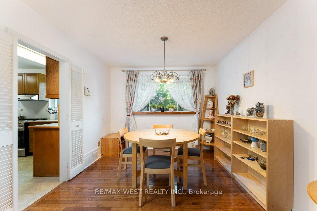 Photo 15 of 2 Robinter Drive, North York, Newtonbrook East — HOMEH