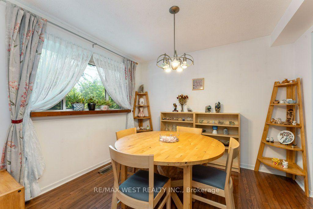 Photo 16 of 2 Robinter Drive, North York, Newtonbrook East — HOMEH
