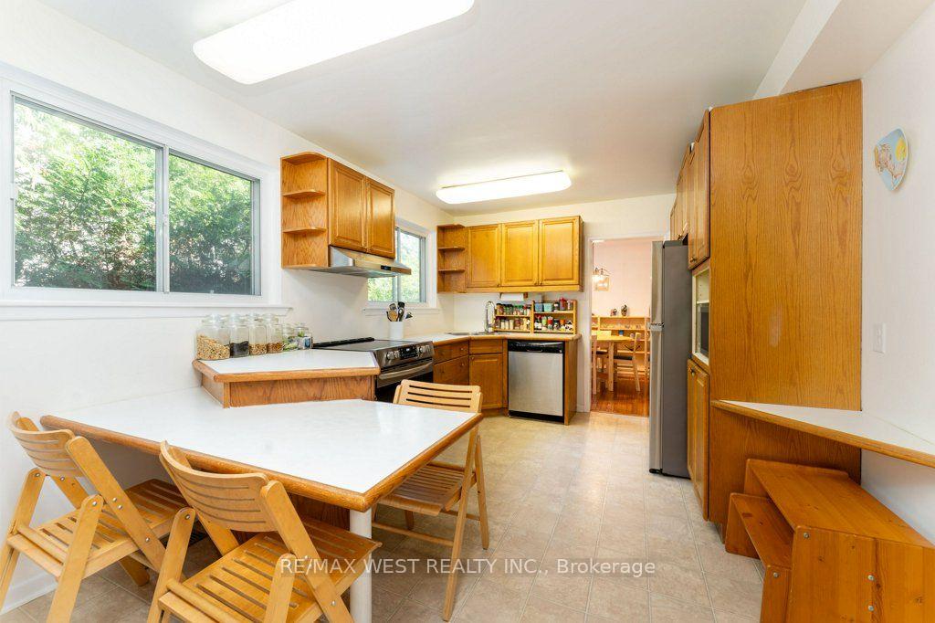 Photo 17 of 2 Robinter Drive, North York, Newtonbrook East — HOMEH
