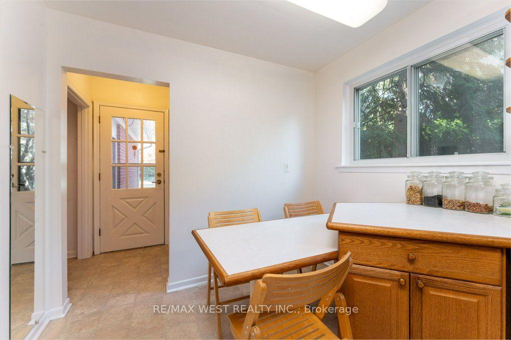 Photo 19 of 2 Robinter Drive, North York, Newtonbrook East — HOMEH