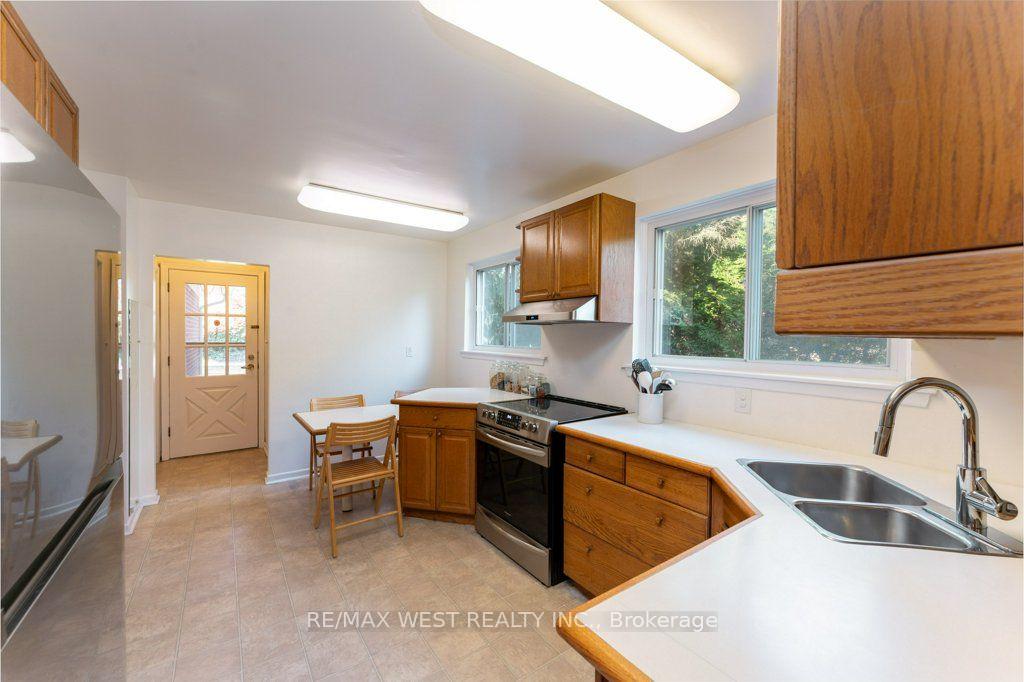 Photo 20 of 2 Robinter Drive, North York, Newtonbrook East — HOMEH