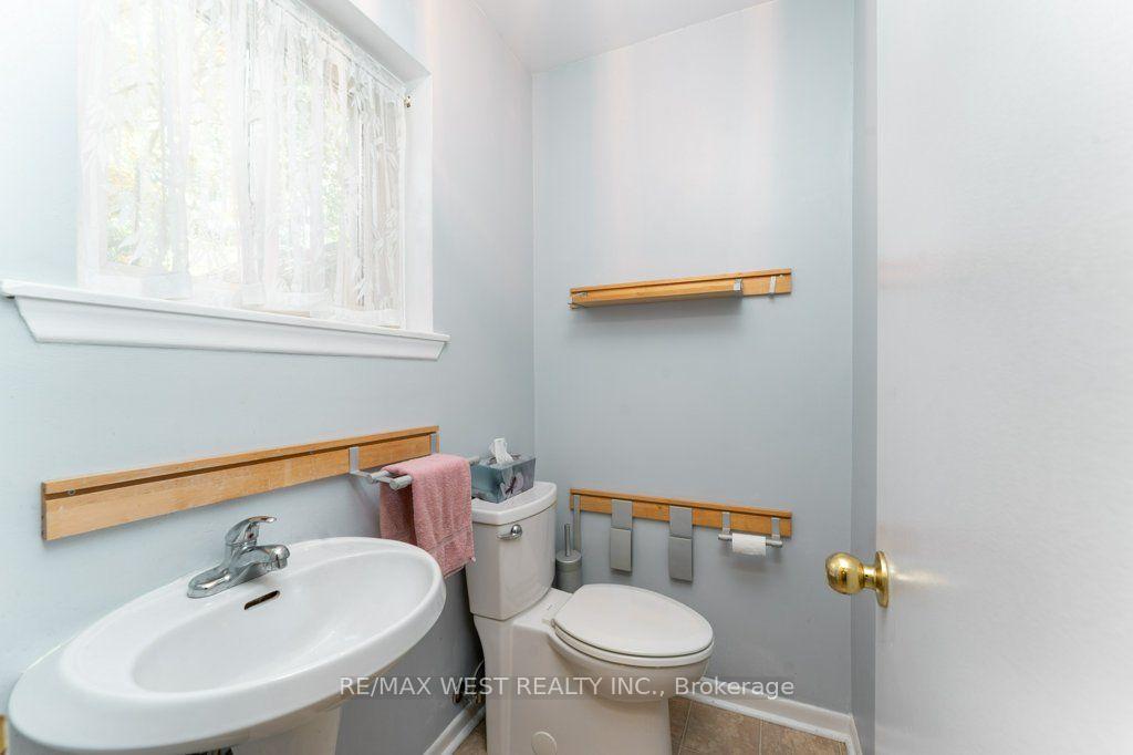 Photo 21 of 2 Robinter Drive, North York, Newtonbrook East — HOMEH