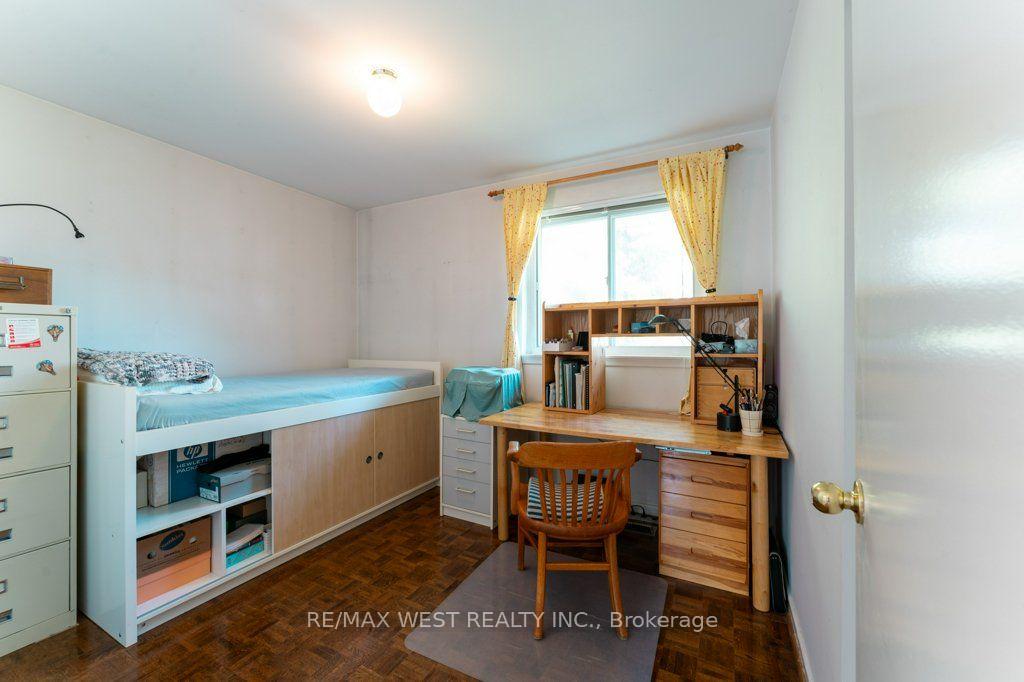 Photo 24 of 2 Robinter Drive, North York, Newtonbrook East — HOMEH