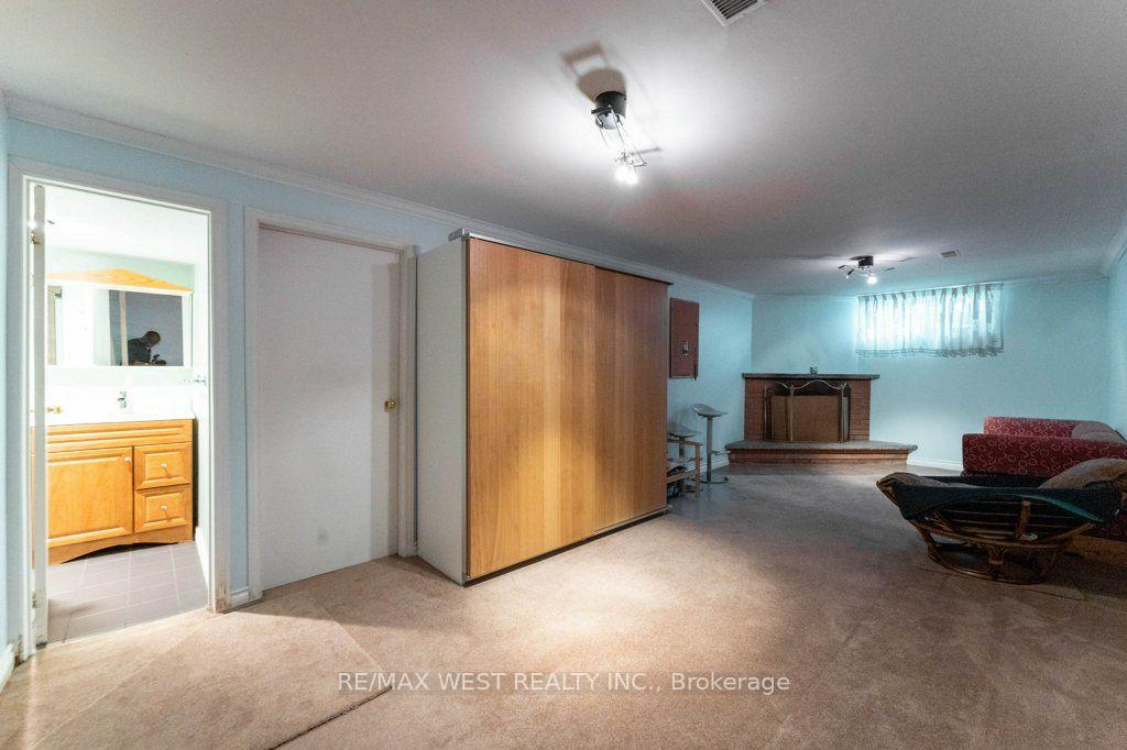 Photo 29 of 2 Robinter Drive, North York, Newtonbrook East — HOMEH