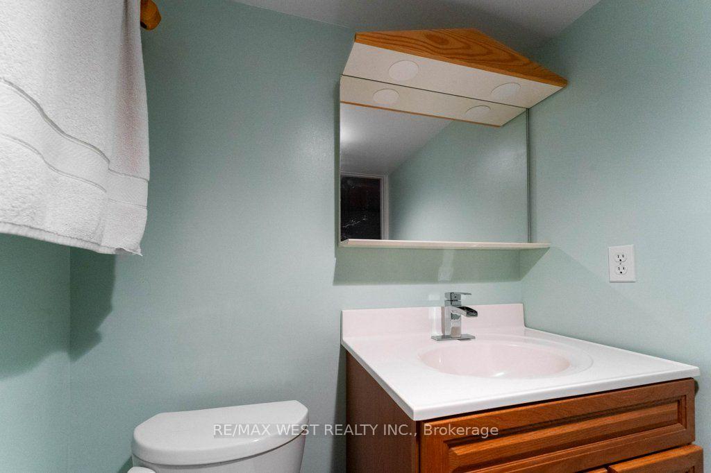 Photo 33 of 2 Robinter Drive, North York, Newtonbrook East — HOMEH