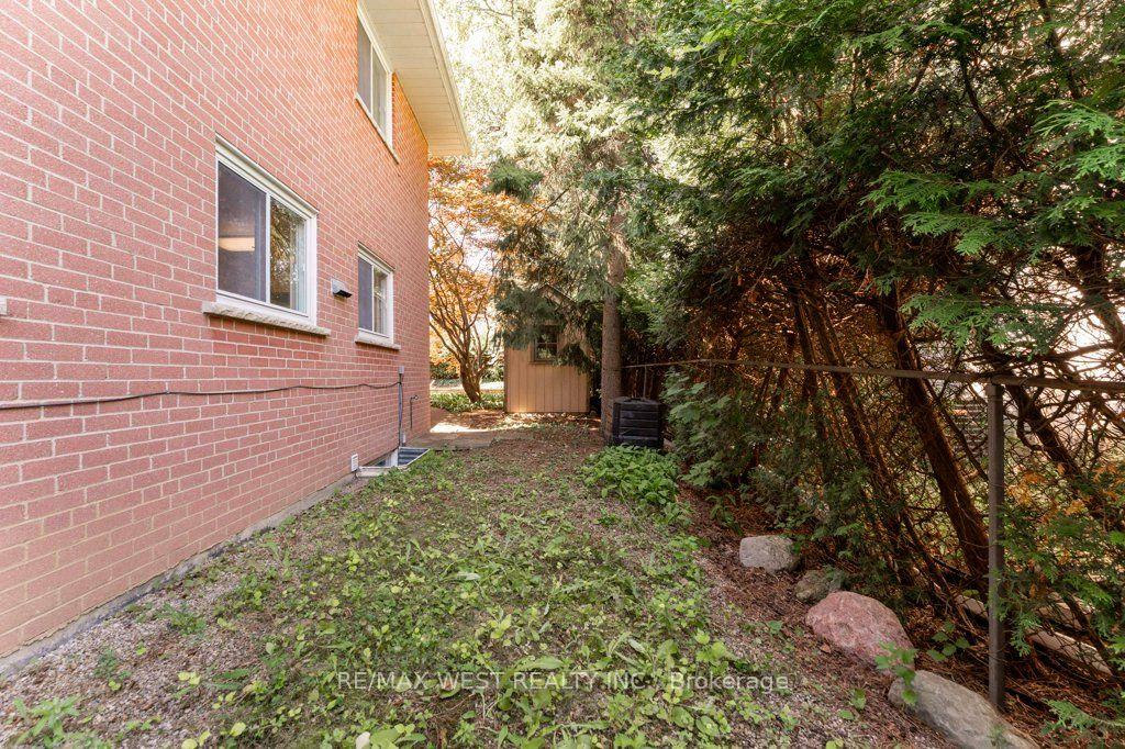 Photo 34 of 2 Robinter Drive, North York, Newtonbrook East — HOMEH