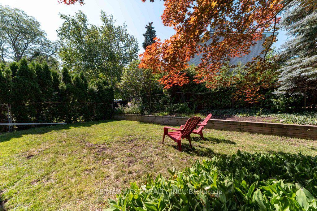 Photo 39 of 2 Robinter Drive, North York, Newtonbrook East — HOMEH