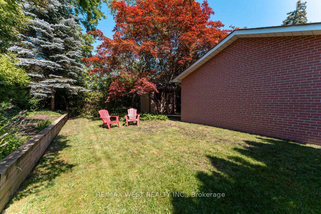 Photo 41 of 2 Robinter Drive, North York, Newtonbrook East — HOMEH