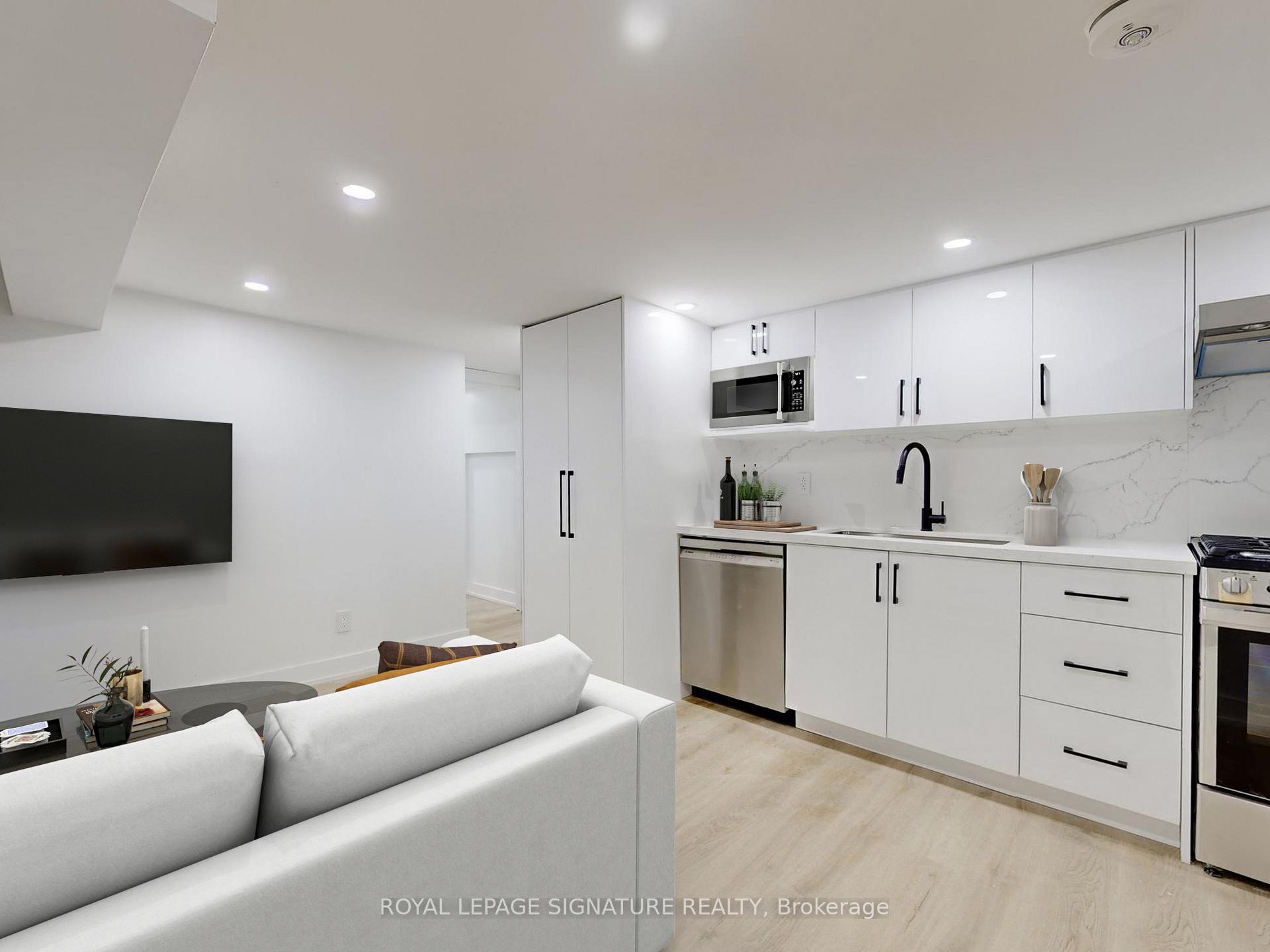 Photo 3 of Unit Lower B, 250 Major Street, Toronto, University — HOMEH