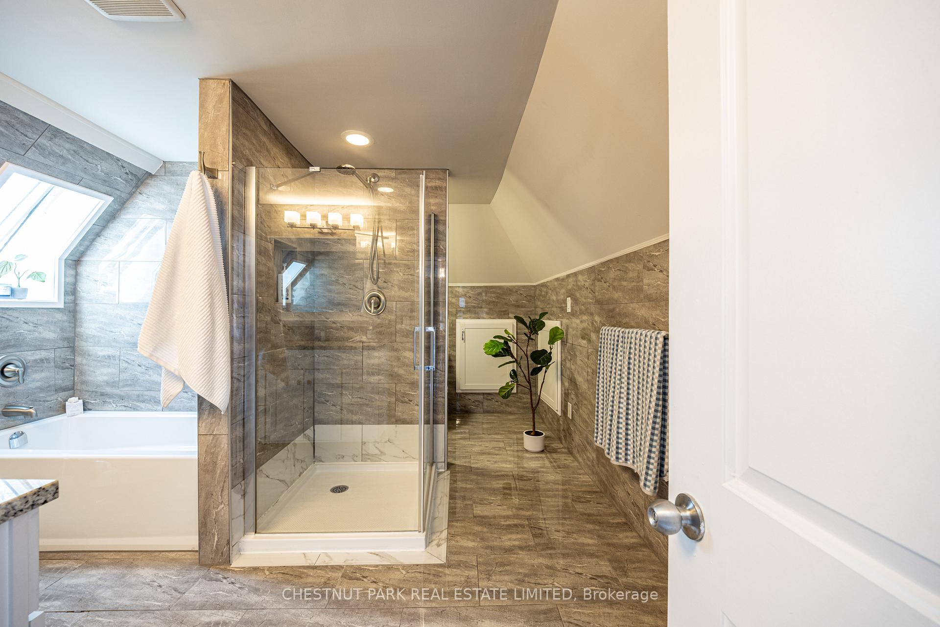 Photo 20 of 177 Charlton Avenue W, Hamilton, Durand — HOMEH