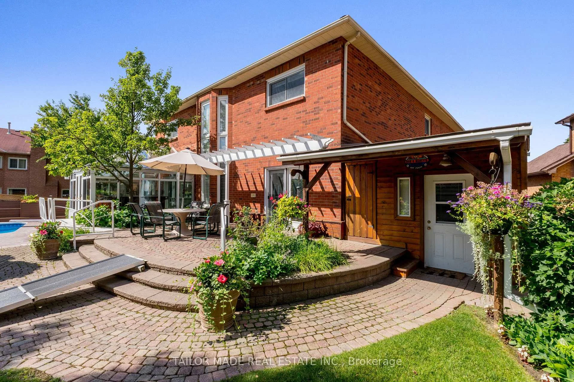 Photo 8 of 3 Stonegate Drive, Brampton, Snelgrove — HOMEH