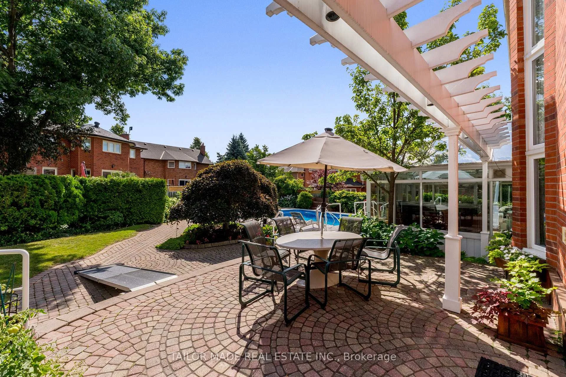 Photo 9 of 3 Stonegate Drive, Brampton, Snelgrove — HOMEH