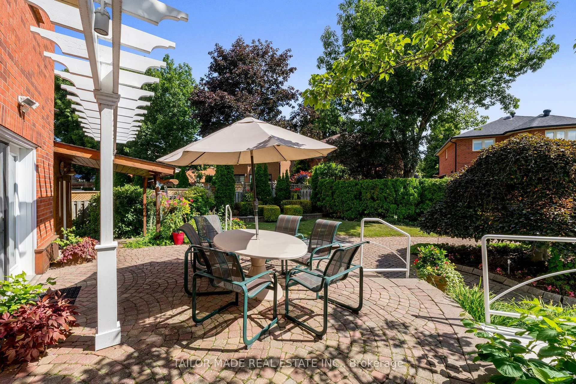 Photo 10 of 3 Stonegate Drive, Brampton, Snelgrove — HOMEH