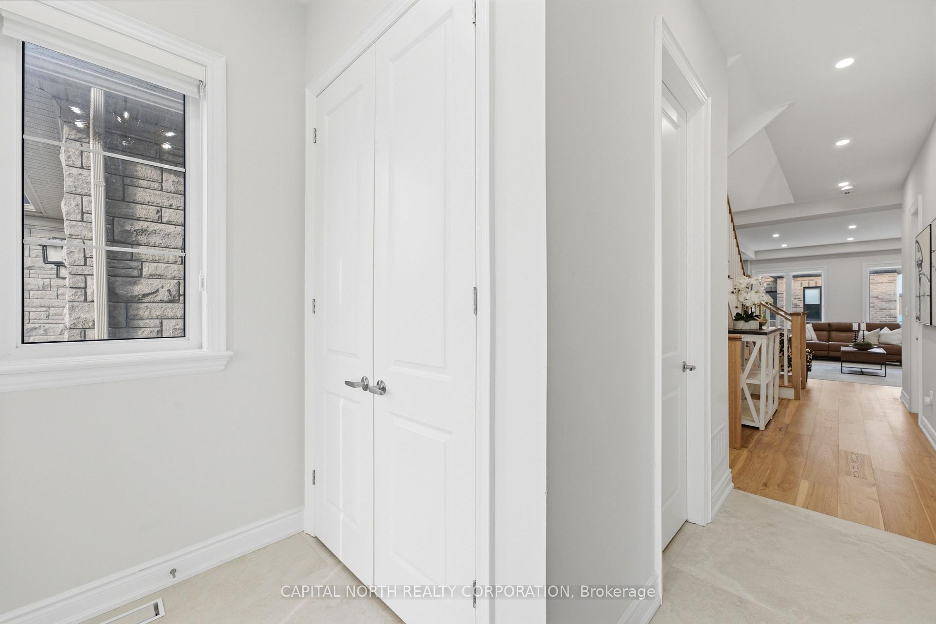 Photo 6 of 1344 Hydrangea Gardens, Oakville, Joshua Meadows — HOMEH