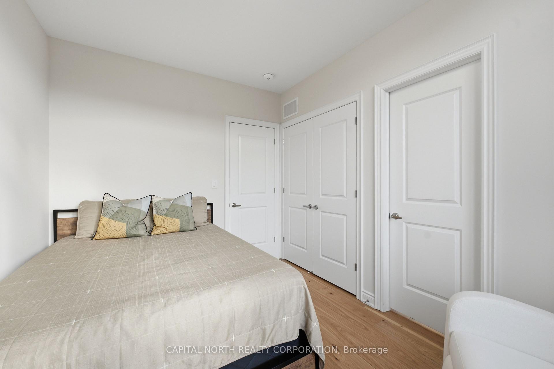 Photo 35 of 1344 Hydrangea Gardens, Oakville, Joshua Meadows — HOMEH