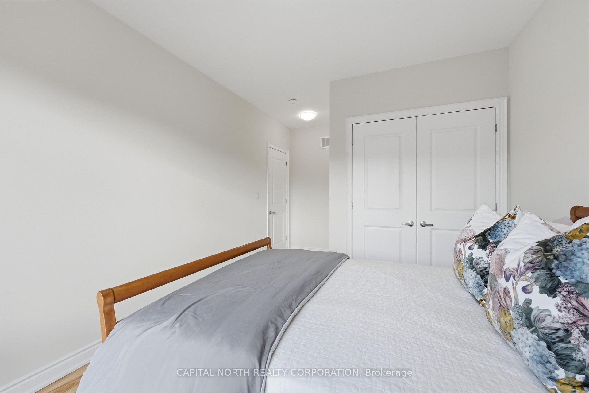 Photo 38 of 1344 Hydrangea Gardens, Oakville, Joshua Meadows — HOMEH