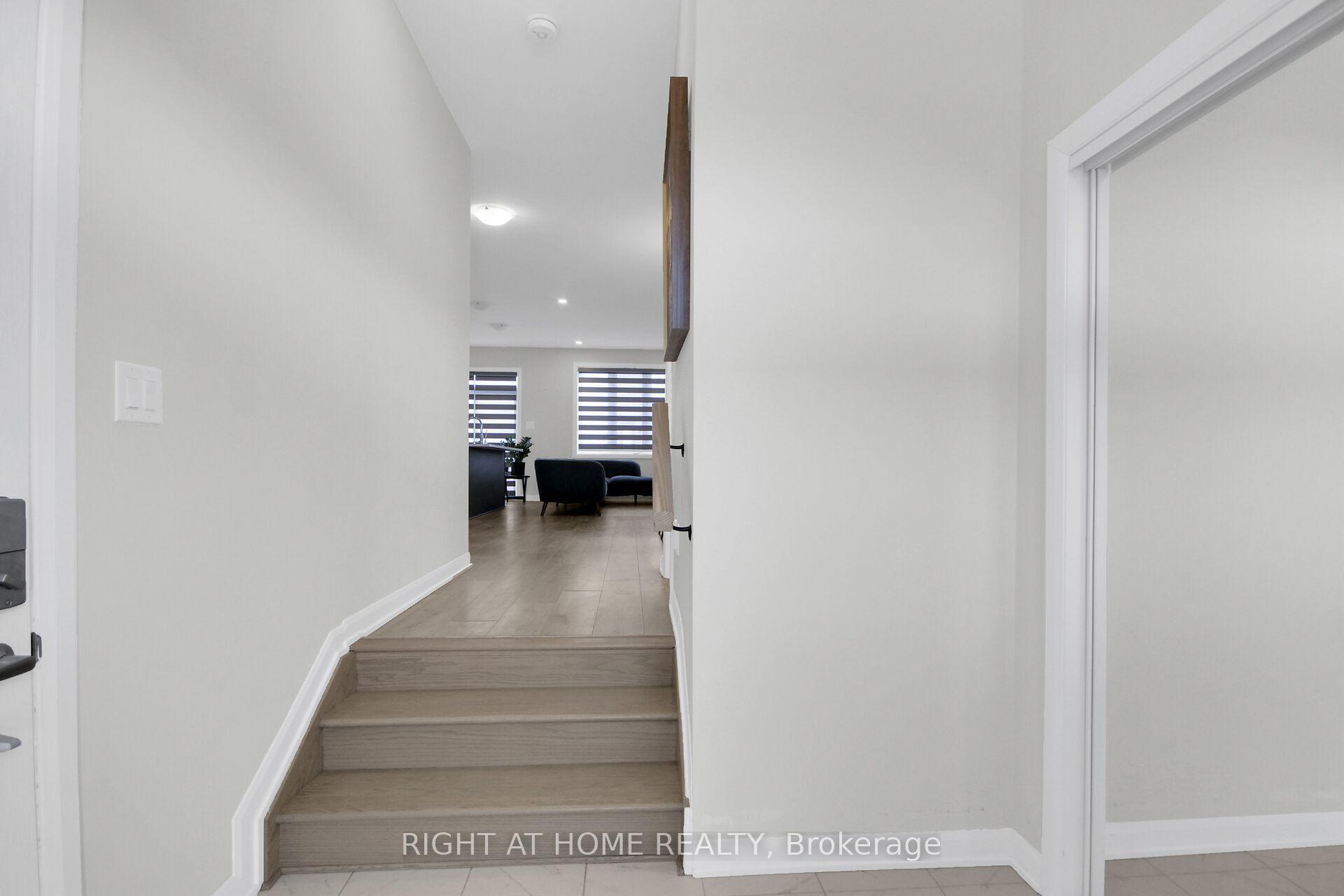 Photo 4 of 1020 Ballyhale Heights, Ottawa, Barrhaven - Half Moon Bay — HOMEH
