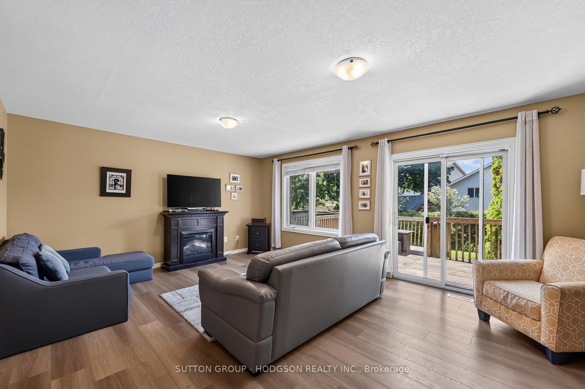 Photo 3 of 171 Emerald Road, London, South U — HOMEH