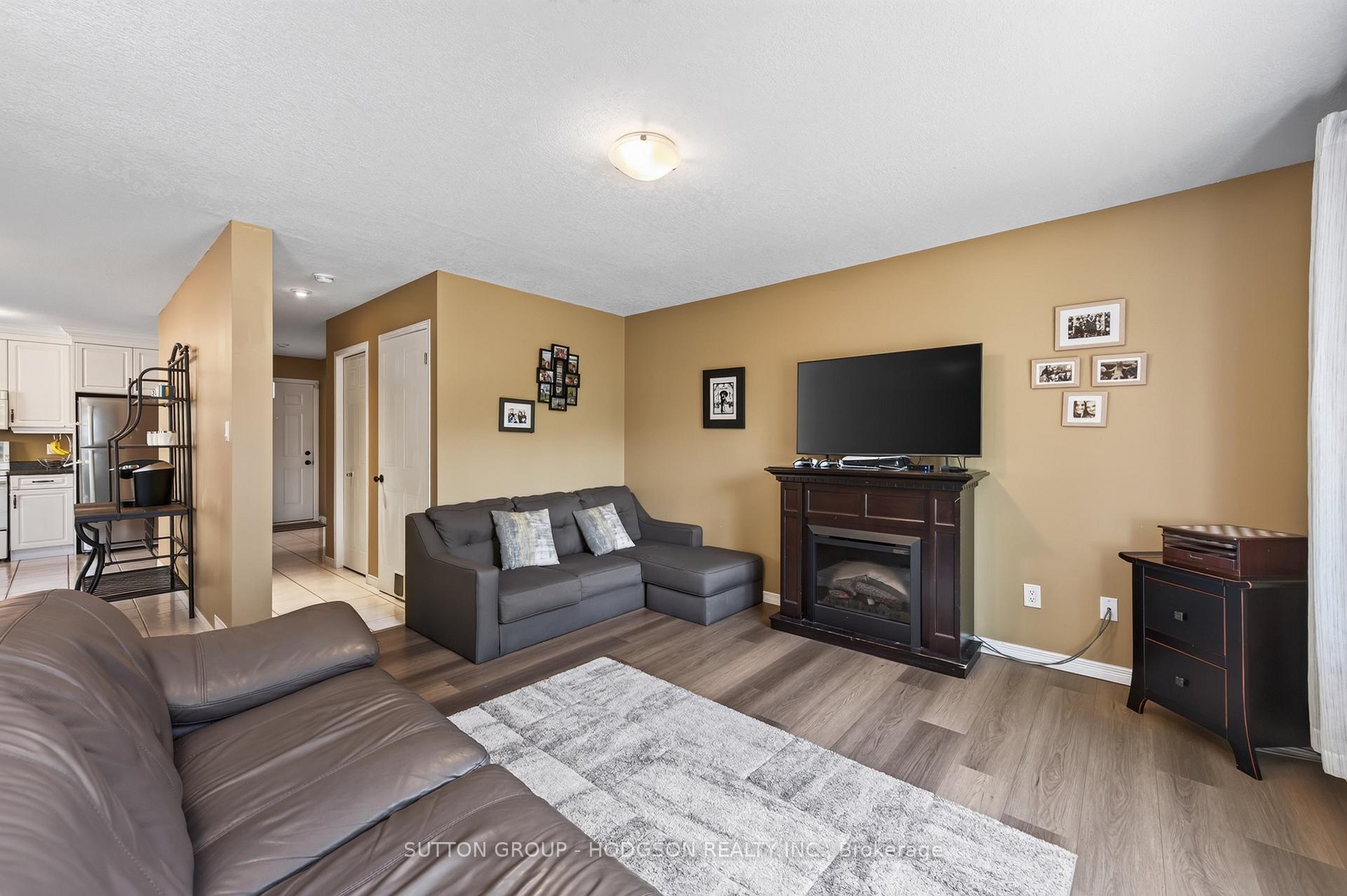 Photo 4 of 171 Emerald Road, London, South U — HOMEH