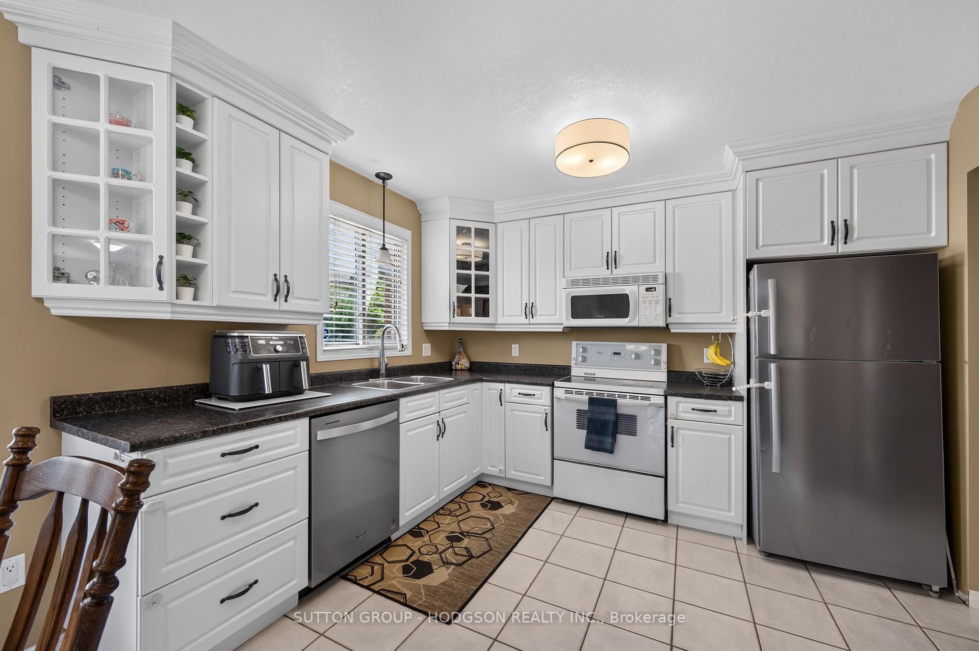 Photo 6 of 171 Emerald Road, London, South U — HOMEH