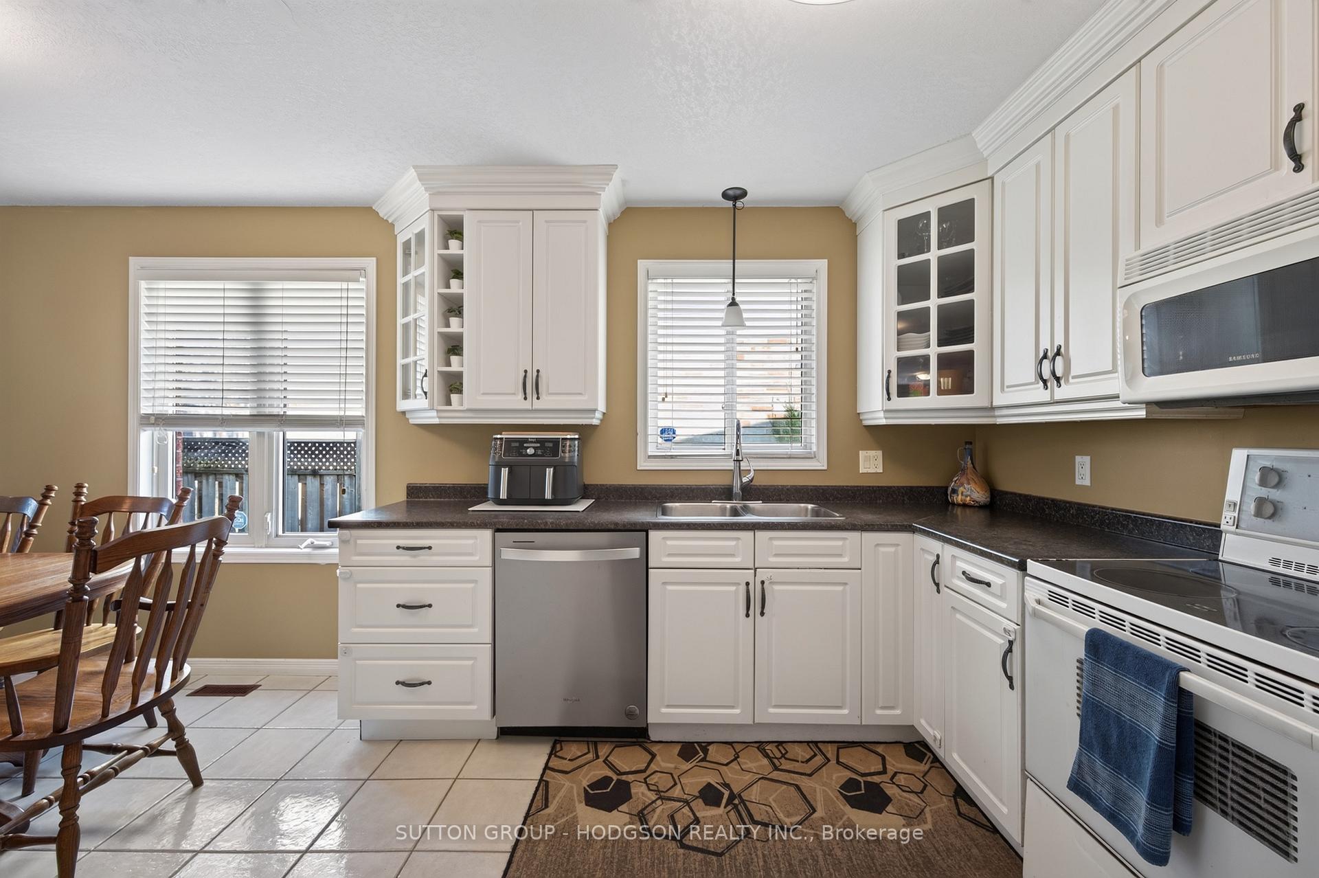 Photo 7 of 171 Emerald Road, London, South U — HOMEH